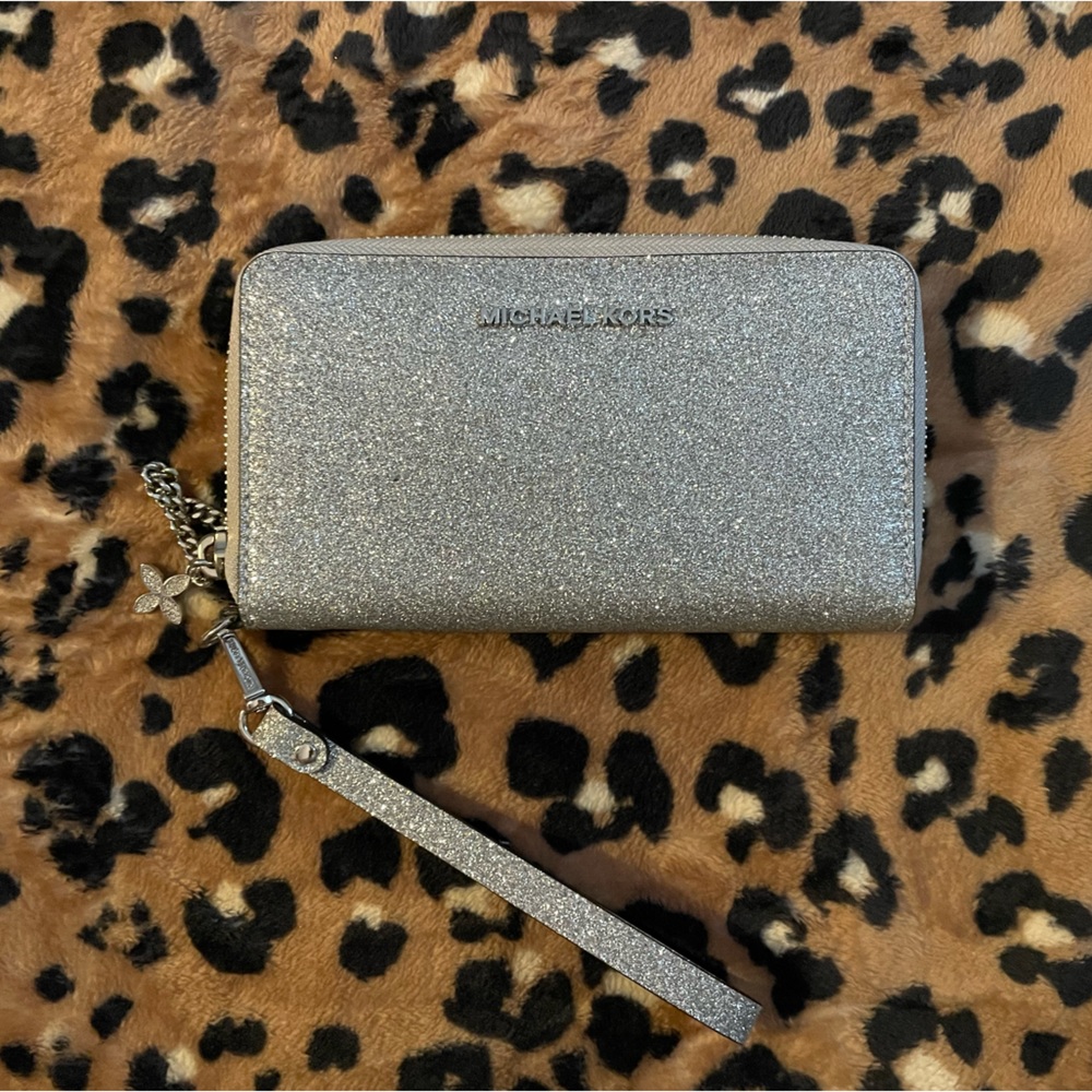 Michael Kors smartphone wristlet